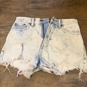 abercrombie & fitch light colored shorts